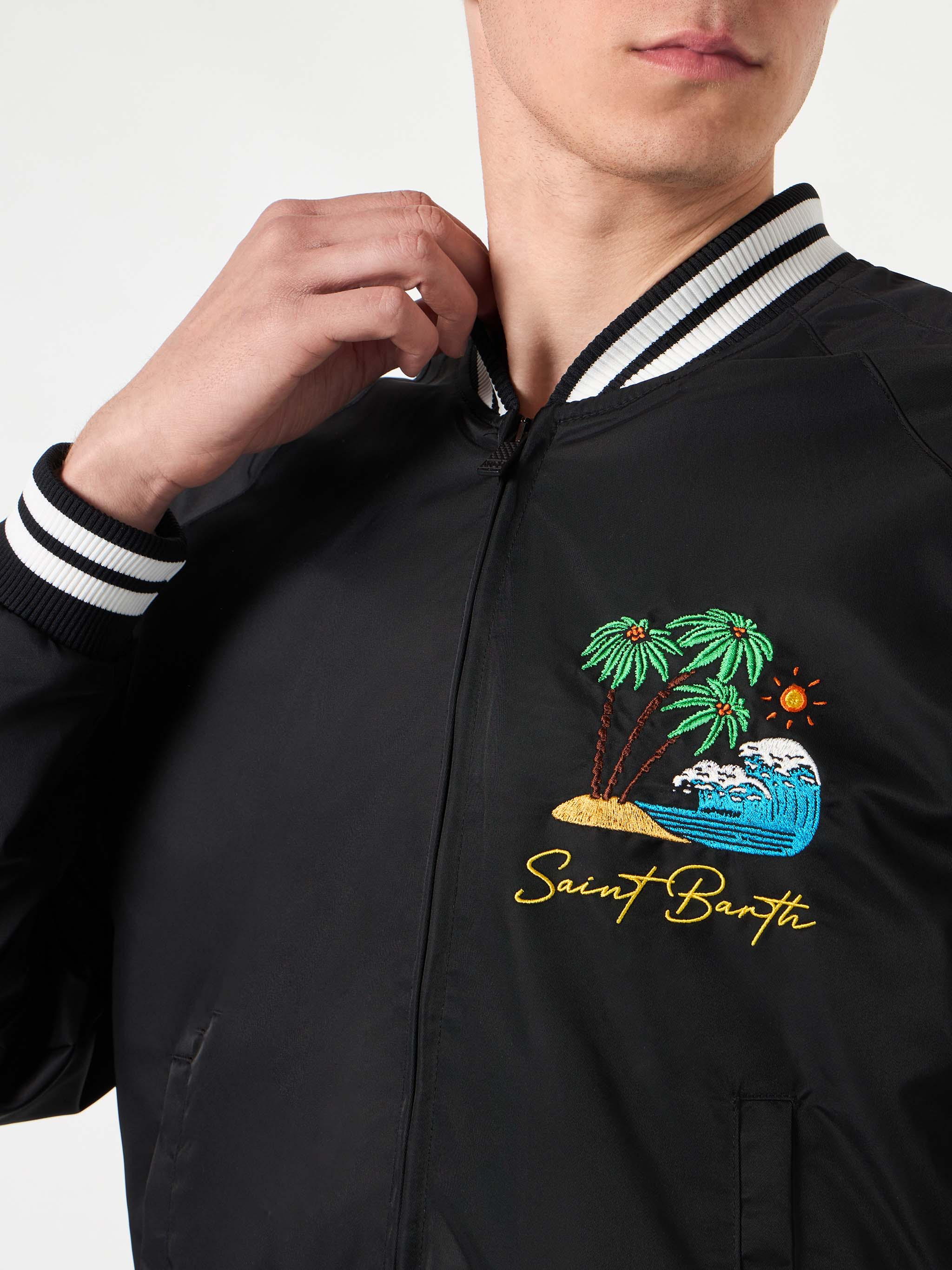 Schwarze Herrenjacke mit Stickerei von der Insel Saint-Barth.