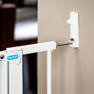 Carlson Extra breites Haustiergitter mit Katzenklappe