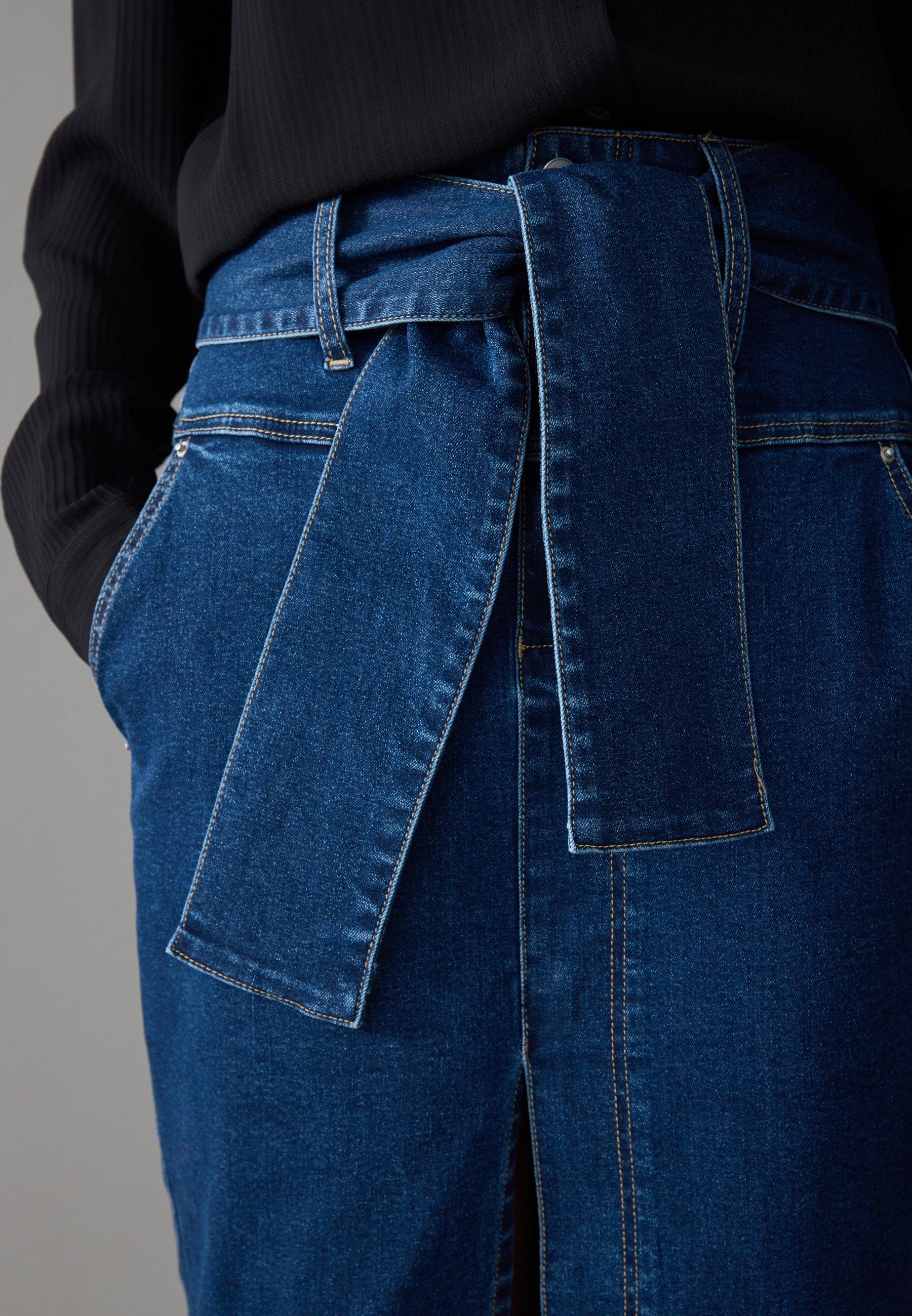 Saia evasê Zign Studio - azul escuro