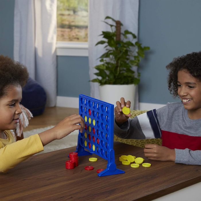 Klassisches, rundenbasiertes Brettspiel, Familienspaß, Strategiespiel für alle Generationen