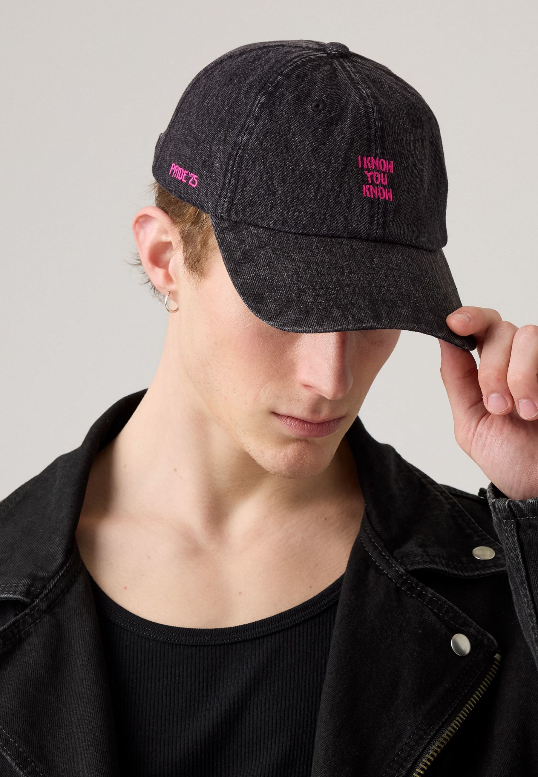 Levi's® PRIDE ESSENTIAL UNISEX - Pet - normaal zwart