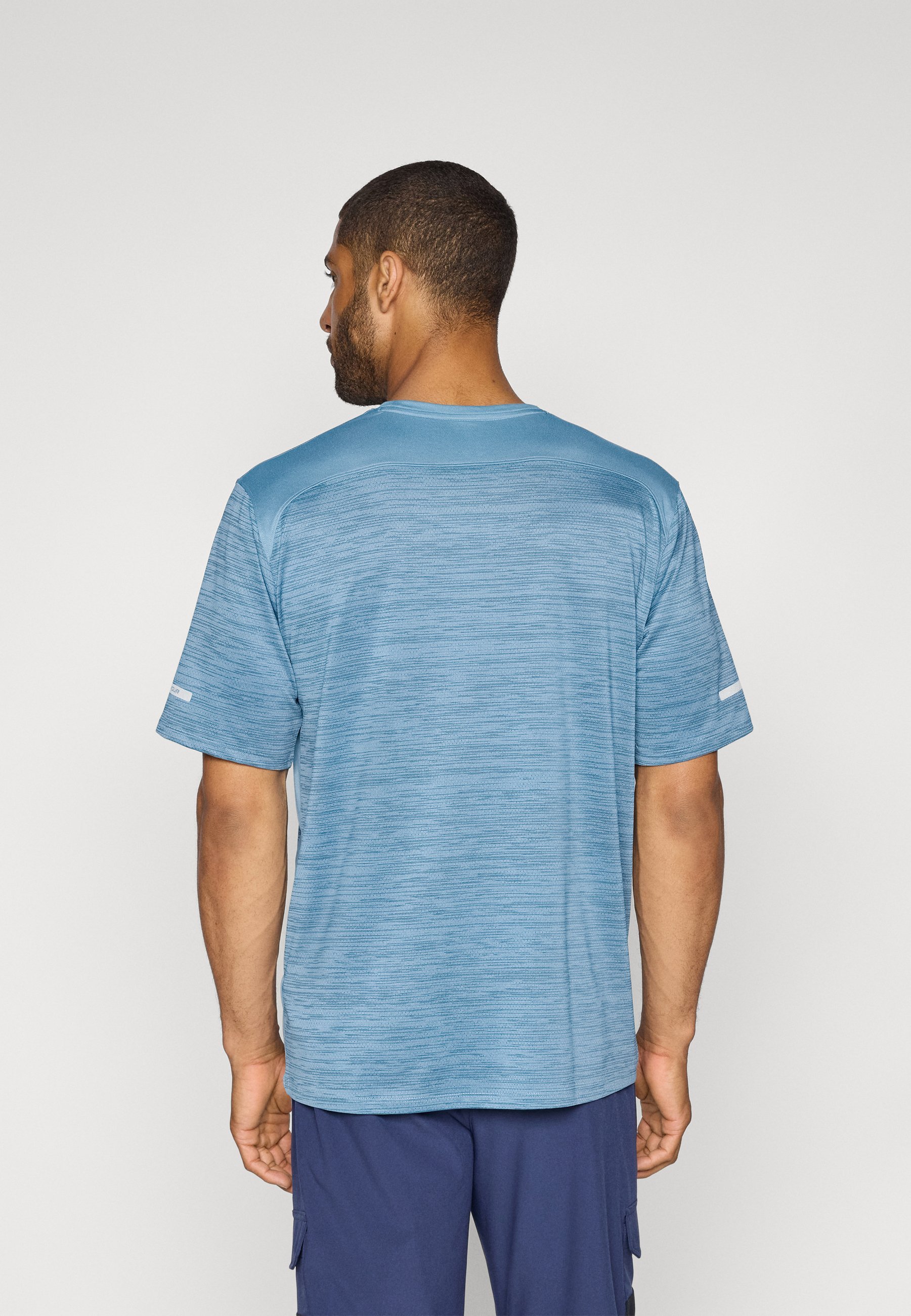 Under Armour UTILITY - Sport T-shirt - gewassen marineblauw/blauw rook/zwart