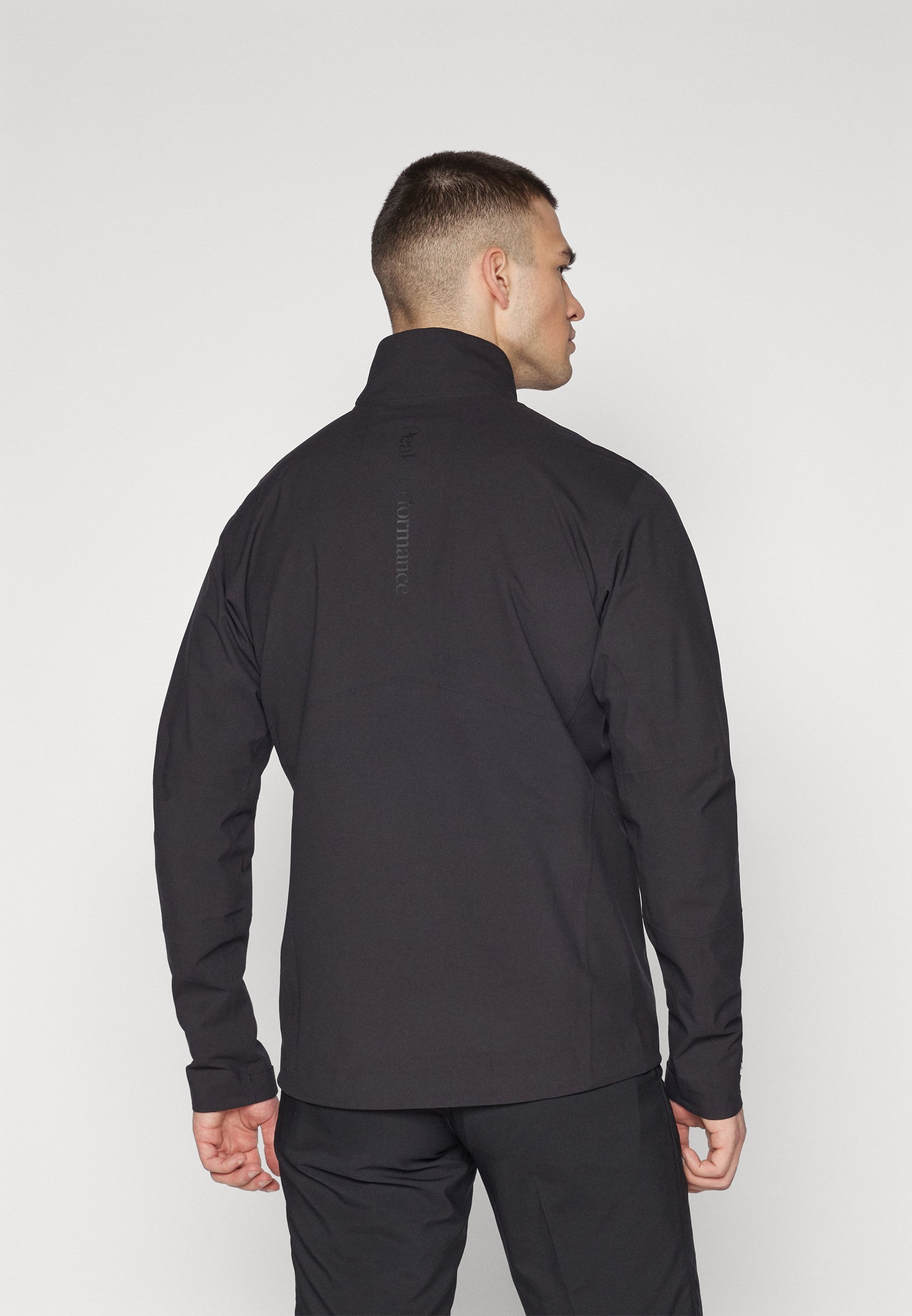 Peak Performance 2,5L Jacke – Softshelljacke – Schwarz