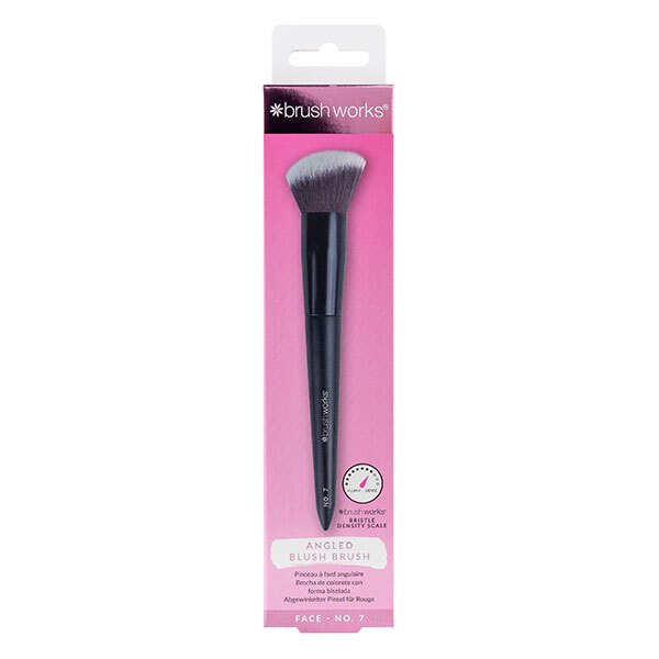 Brushworks č. 7 Šikmý štětec na tvářenku