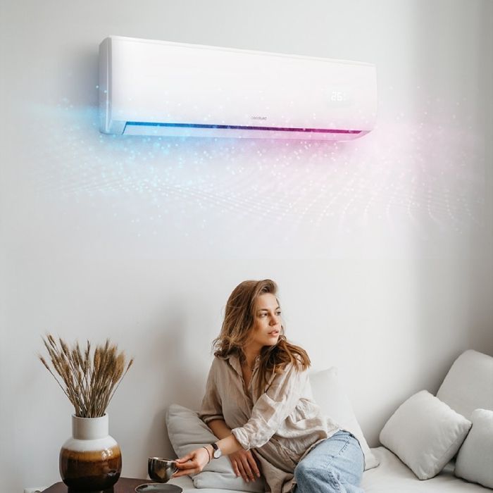 Aire acondicionado split Cecotec AirClima 24000 Smartfresh. 24000 BTU, motor de CC, bomba de calor, control remoto, pantalla LED.