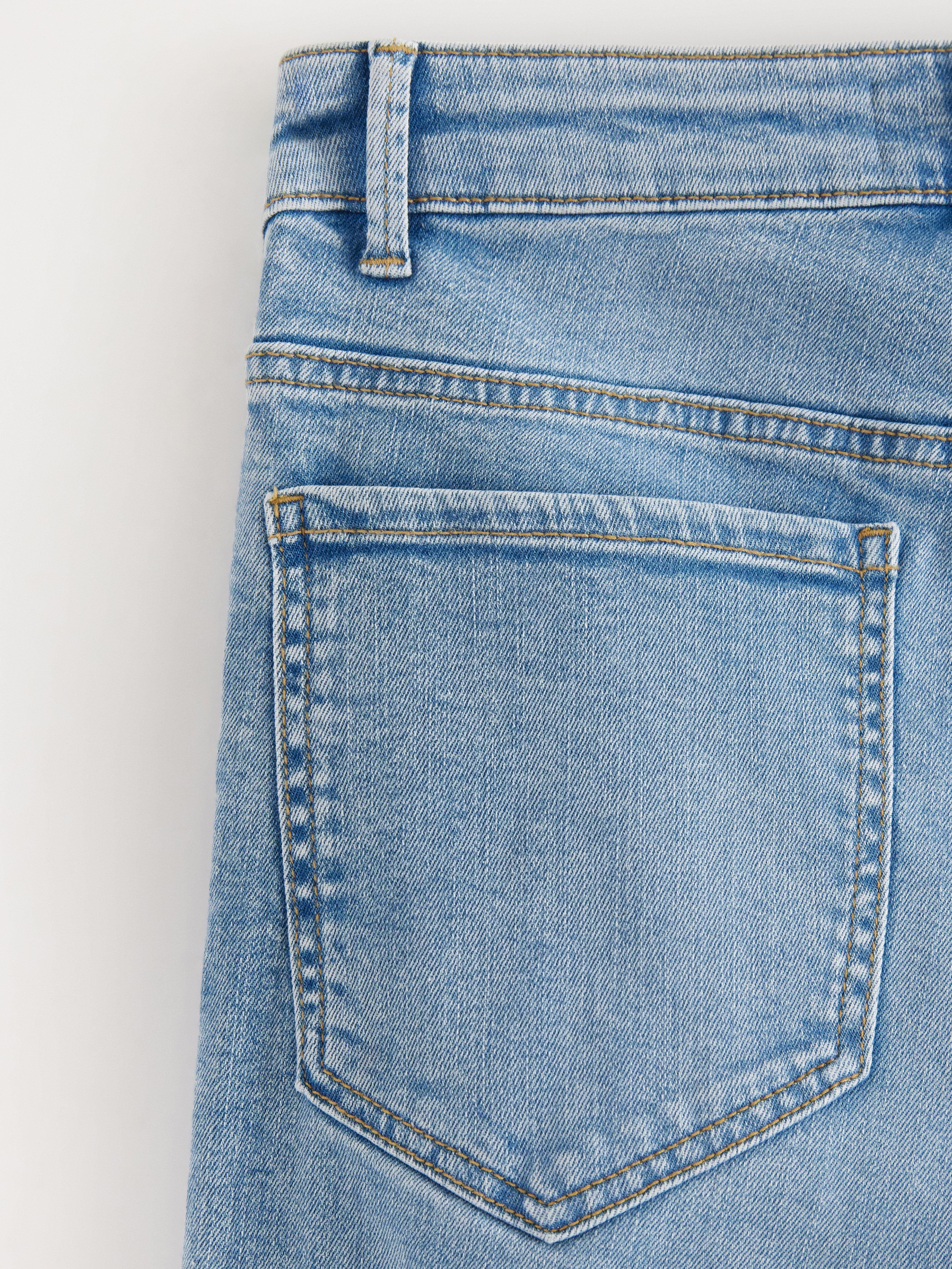 Džíny FLARE Karen s krátkým pasem, světlý denim