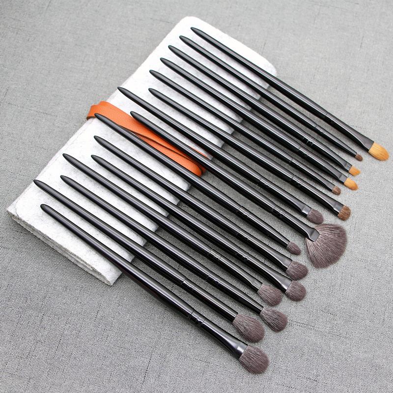 Ensemble de 15 pinceaux à paupières de haute qualité en poils de chèvre et de poney pour un effet charbonneux et un estompage parfait des sourcils.