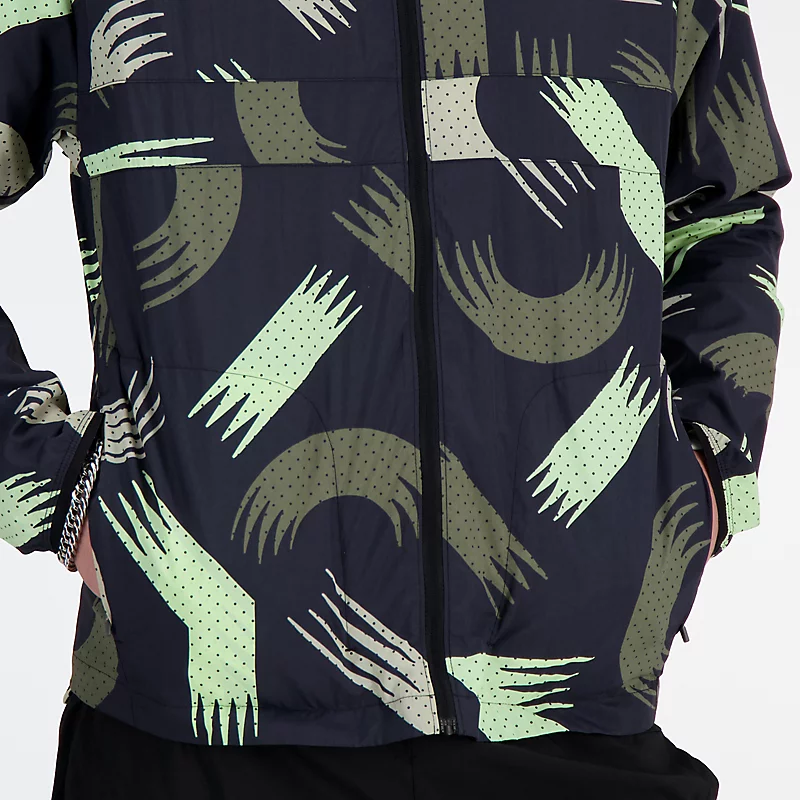 Packbare Laufjacke mit Print von NB Athletics für Herren – SCHWARZ/MULTIFUNKTIONAL