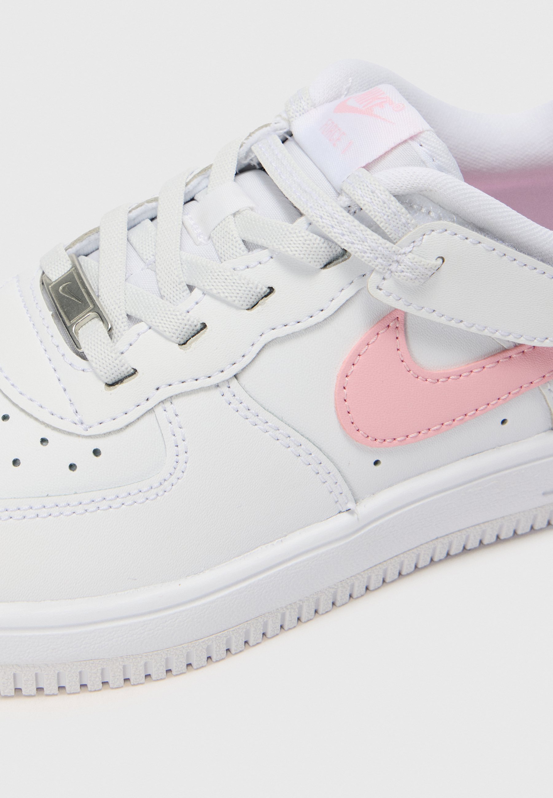 Nike Sportswear FORCE 1 UNISEX - Sneakers - wit/medium zachtroze/wit