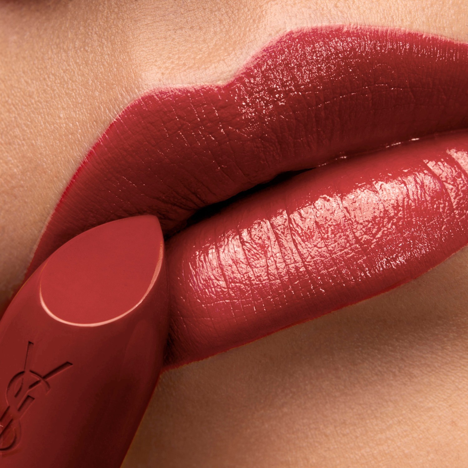Yves Saint Laurent lūpu krāsa Musthaves Rouge Pur Couture - 3,8 g