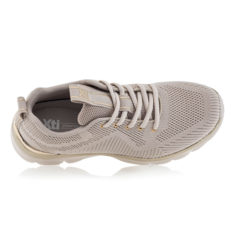 Zapatillas deportivas para mujer color beige.