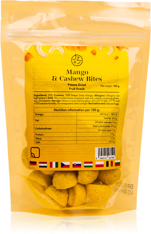 Comemos castanhas de caju saudáveis empanadas com manga, 100 g de fruta liofilizada com nozes.