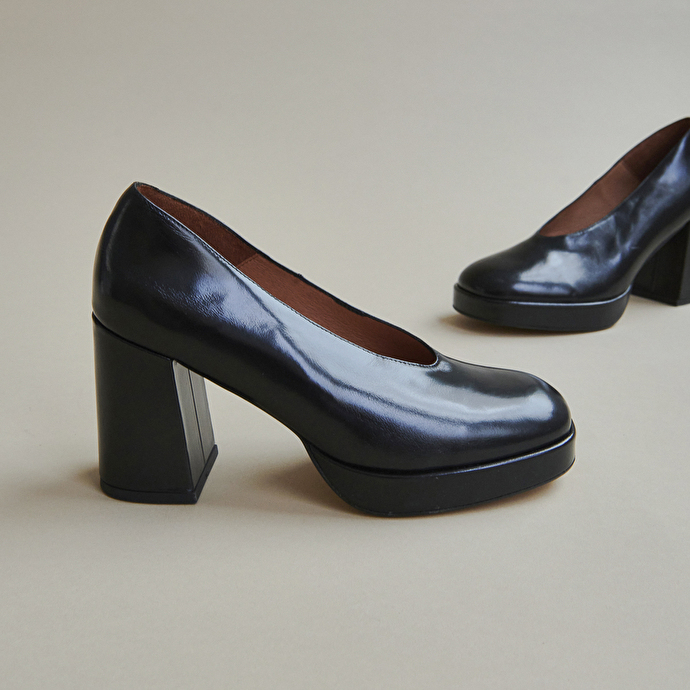 Escarpins à bouts carrés et plateformes  en cuir vieilli noir