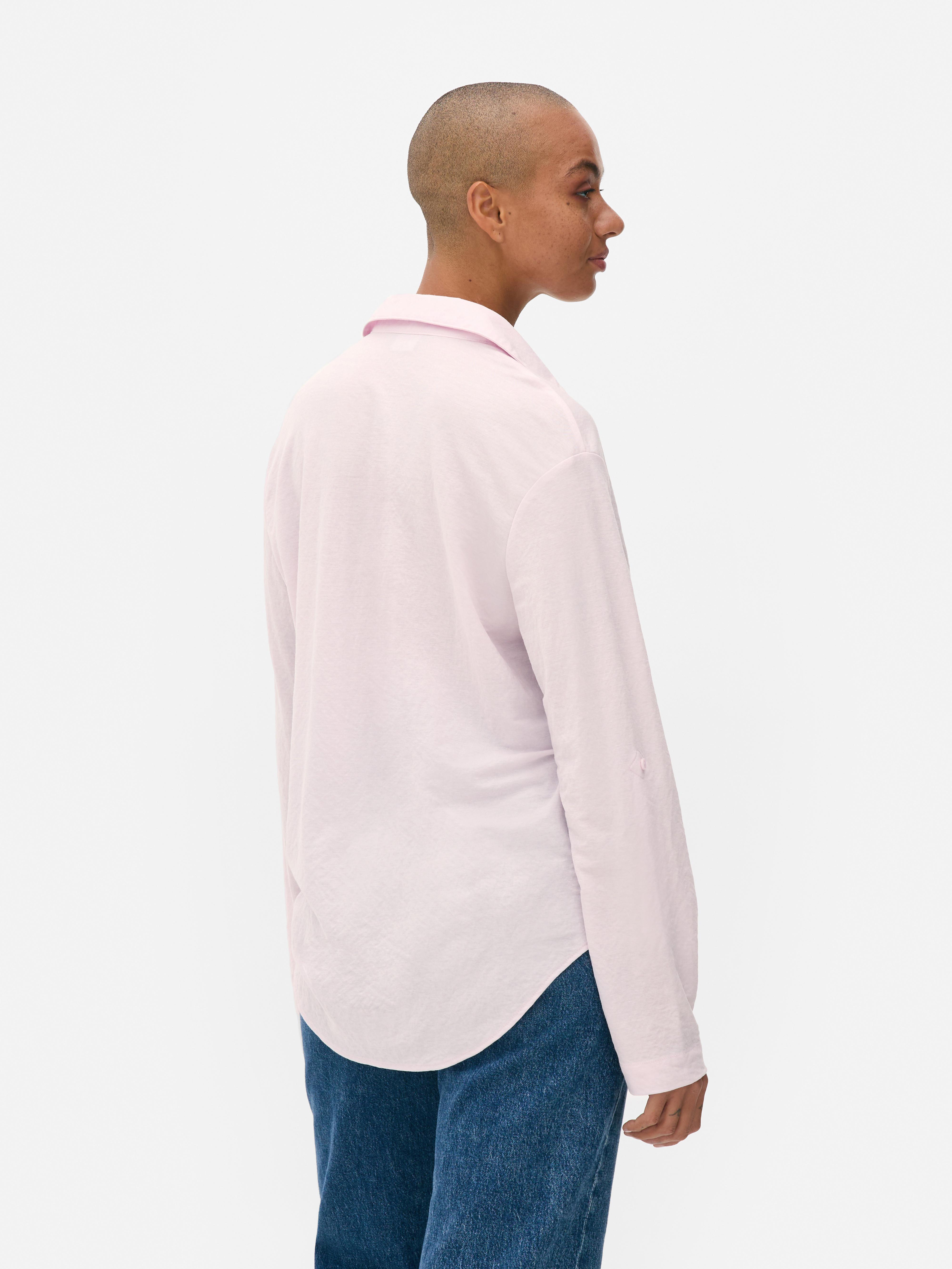 Cămașă cu guler deschis. Această cămașă ușor de purtat va deveni ținuta ta casual elegantă preferată.