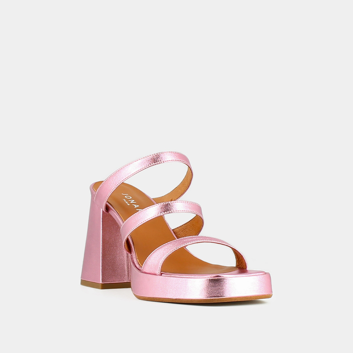 Mules à brides et bouts carrés  en cuir metallisé rose
