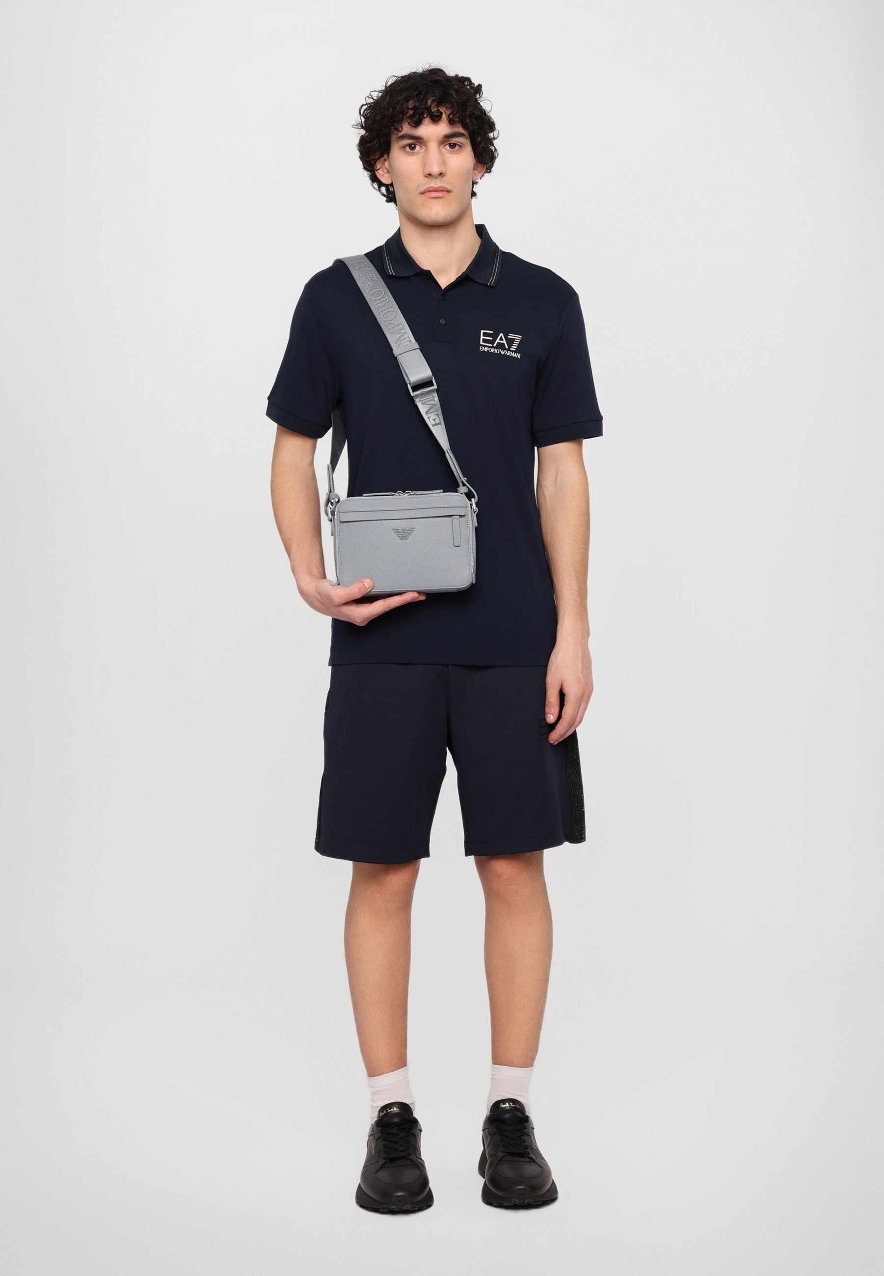 Emporio Armani MINI UNISEX - Kabelka cez telo - monument