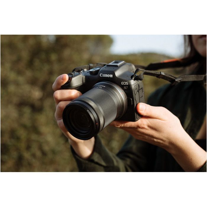 Canon EOS R7 hybrid camera body
