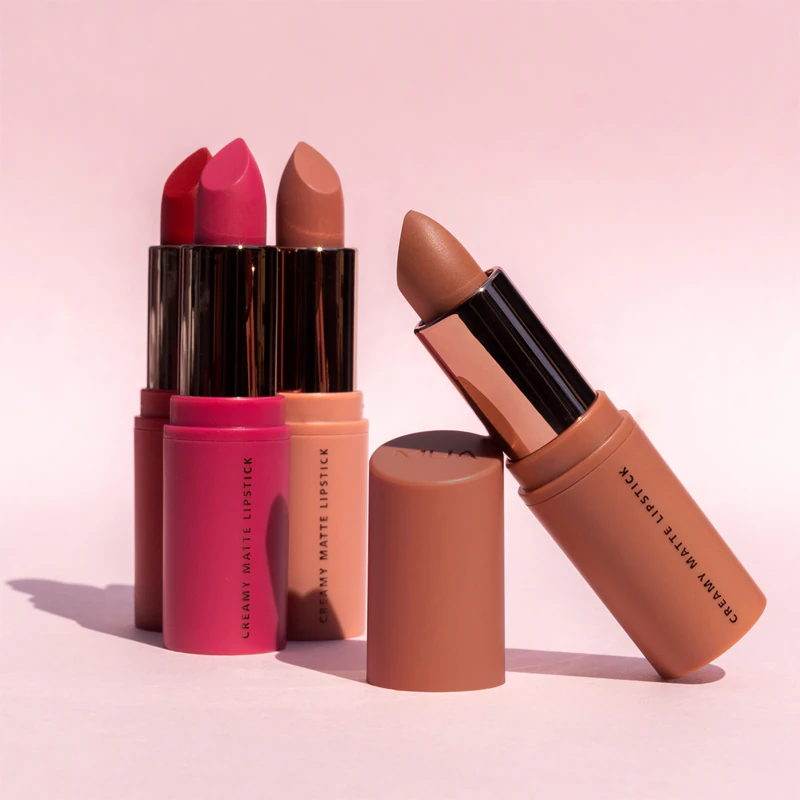 Batom cremoso matte da MUA Makeup Academy com acabamento matte.