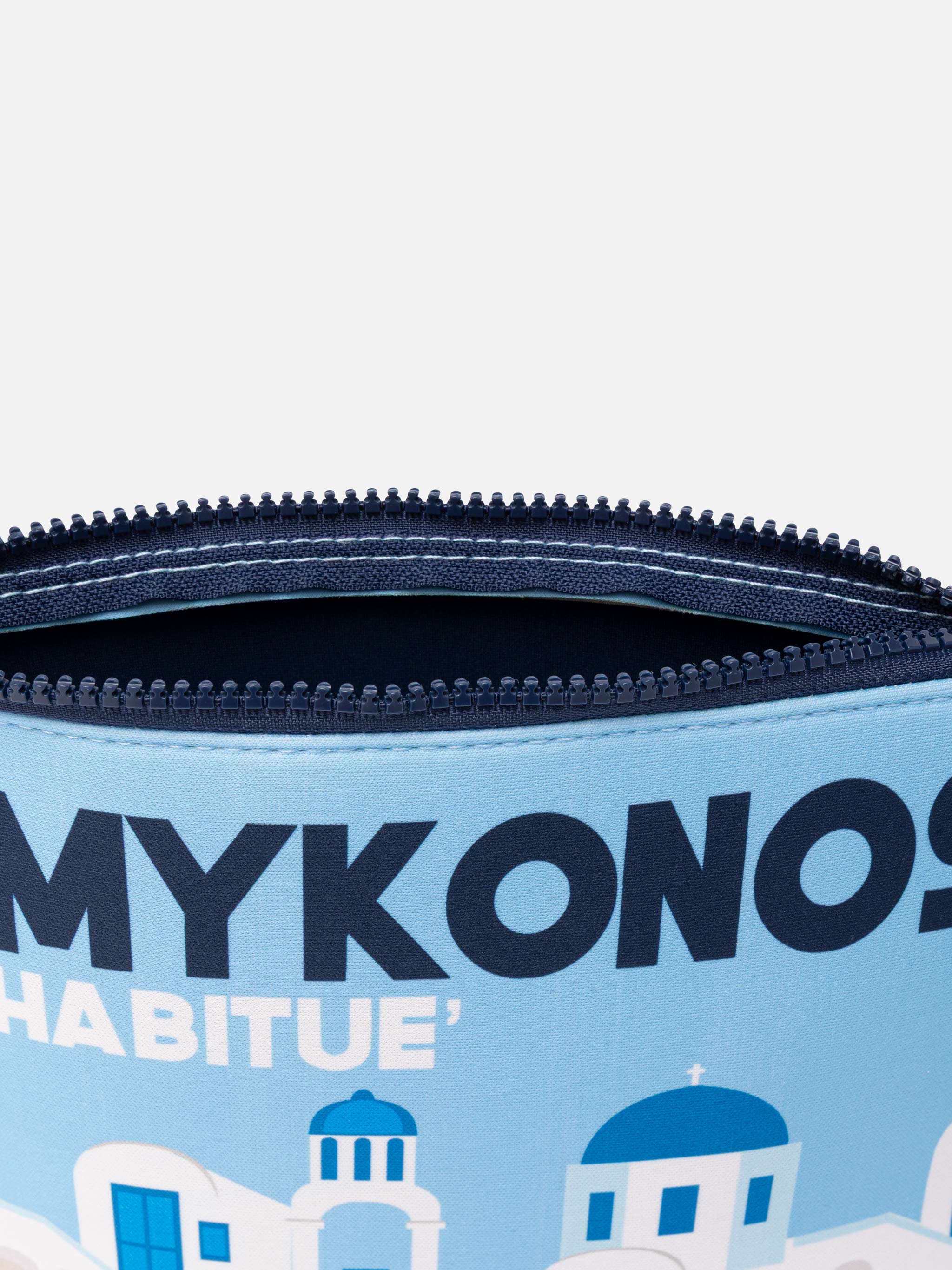 Aline scuba clutch tas met print van een ansichtkaart van Mykonos