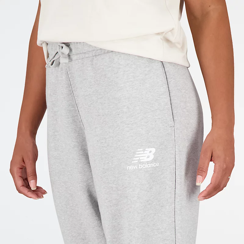 Femme NB Essentials Hose mit gestapeltem Logo und weitem Bein – Sportgrau