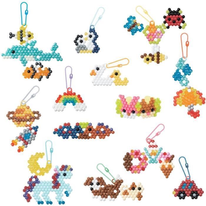 Kit creativo Aquabeads My Keychains and Hanging Decorations, con perline che si attaccano all'acqua, codice 35025, età 4+