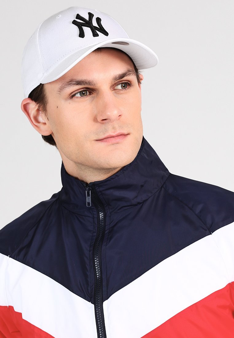 New Era petten