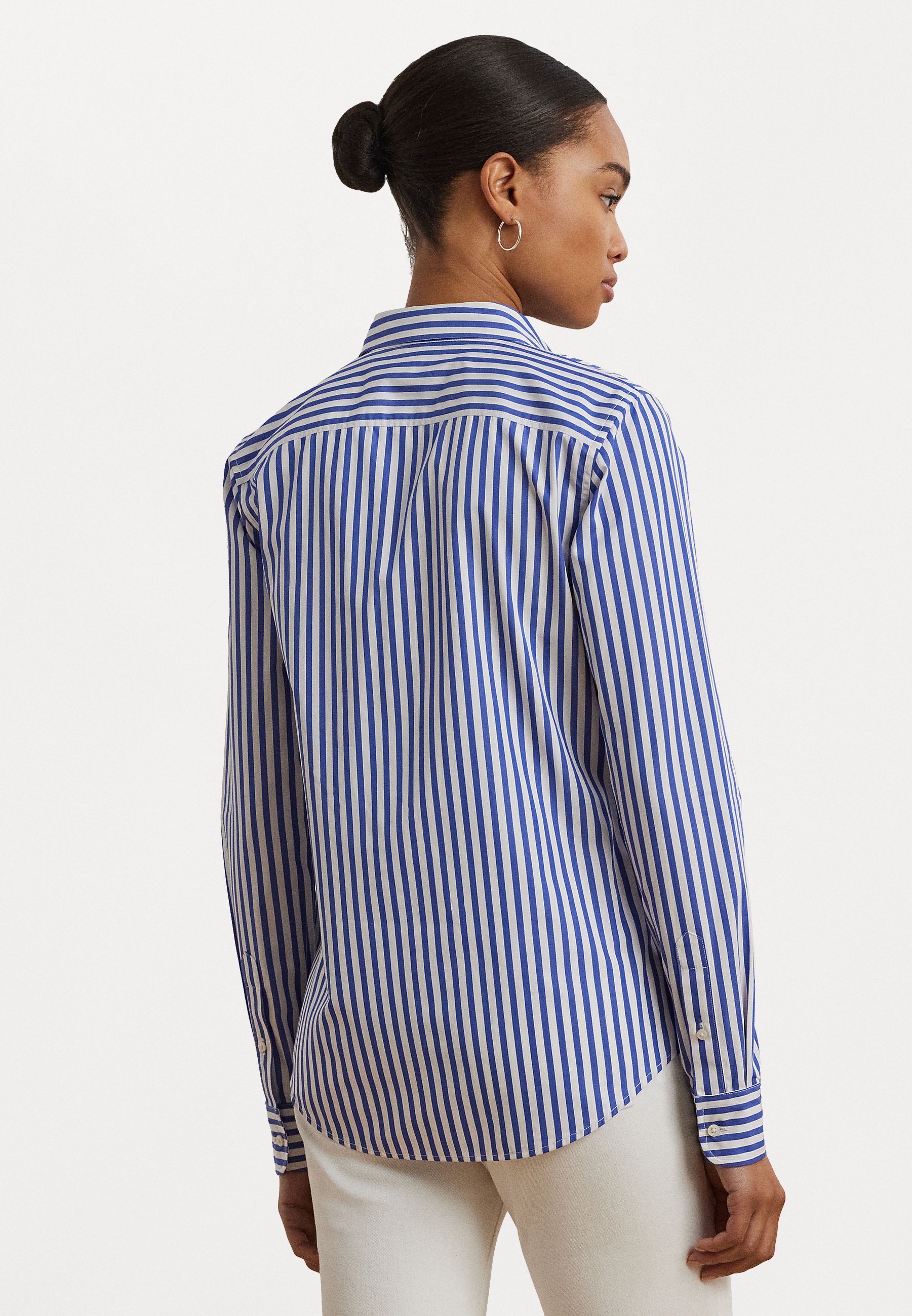 Camisa listrada Lauren Ralph Lauren Petite Classic Fit em tecido de algodão - Blusa com botões - azul-lápis/branco