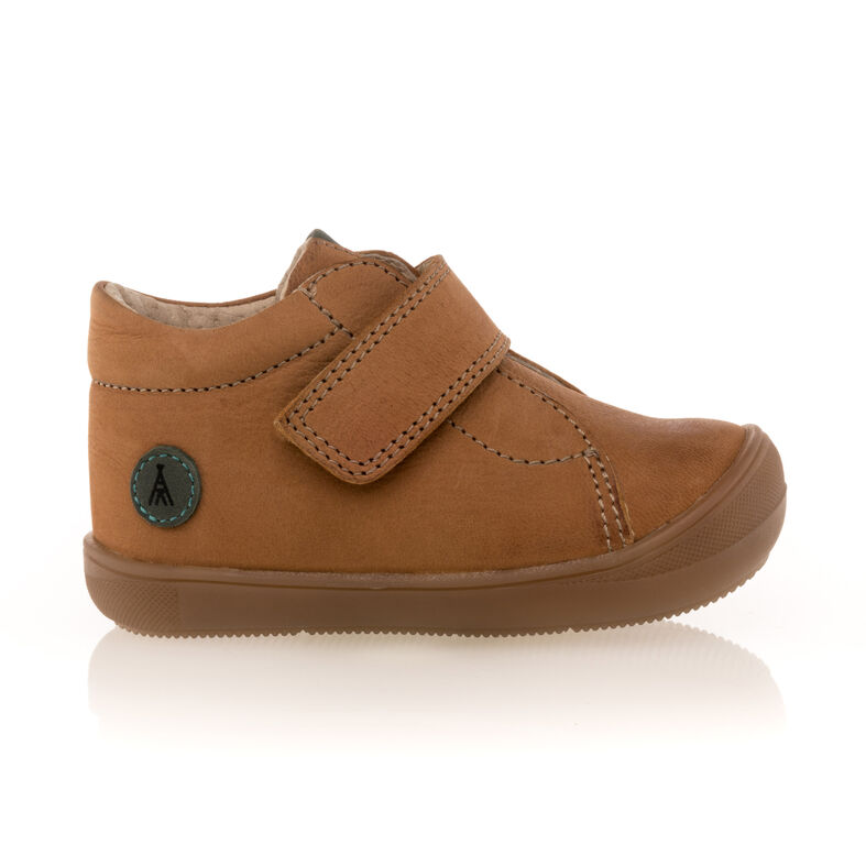 Braune Basketbälle / Turnschuhe für Jungen