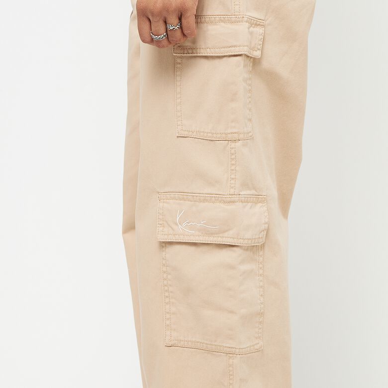 Kleine, charakteristische, gewaschene Cargohose