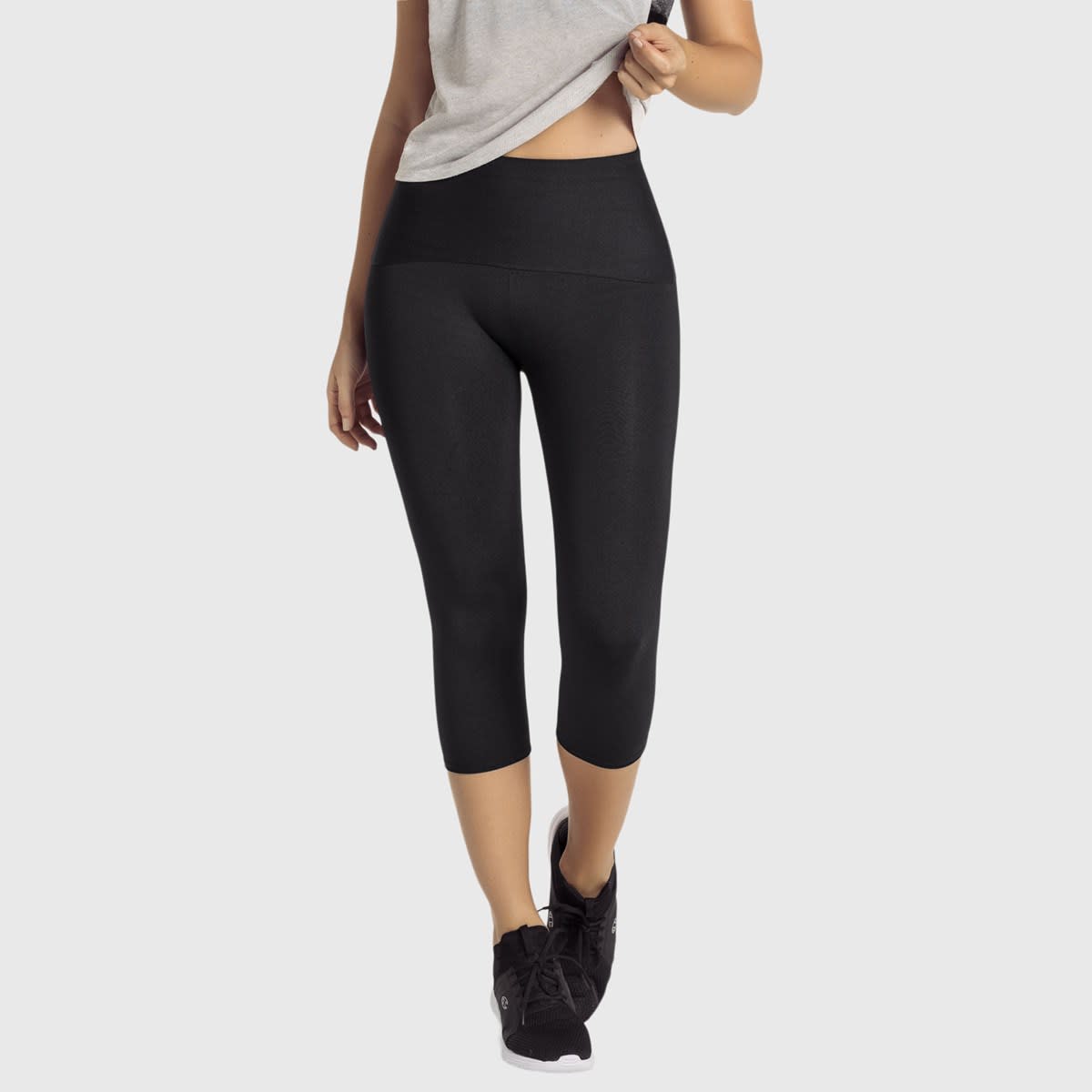  Leonisa 012904 Sporty Capri Leggings med kontrol og hurtigtørrende pasform