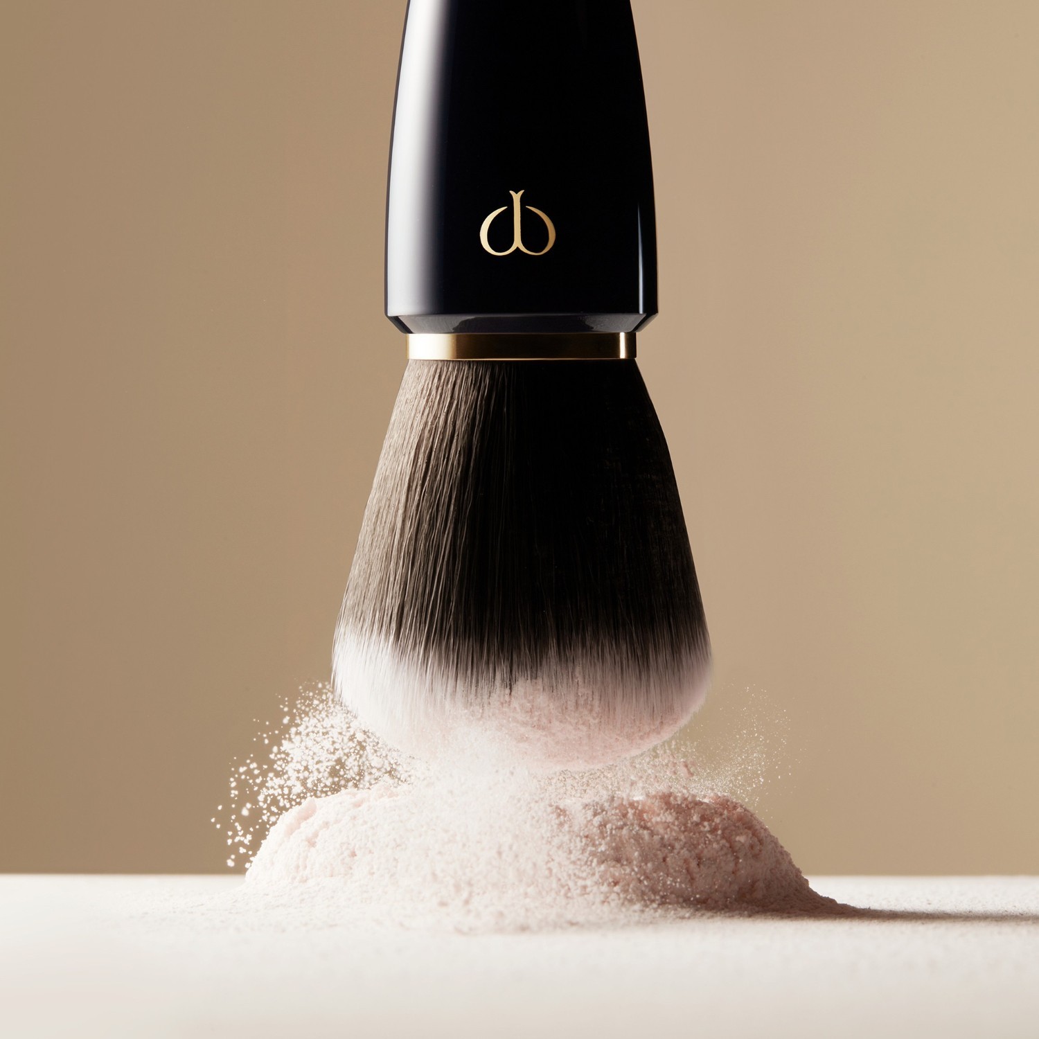 Clé de Peau Beauté pudros šepetėlis – 1 vnt