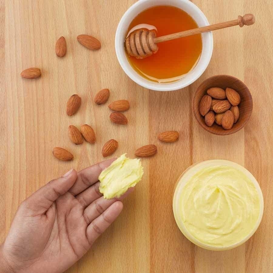 Kiehl's kūno kremas „Creme de Corps“ su plakta sojų pienu ir medumi, 226 g