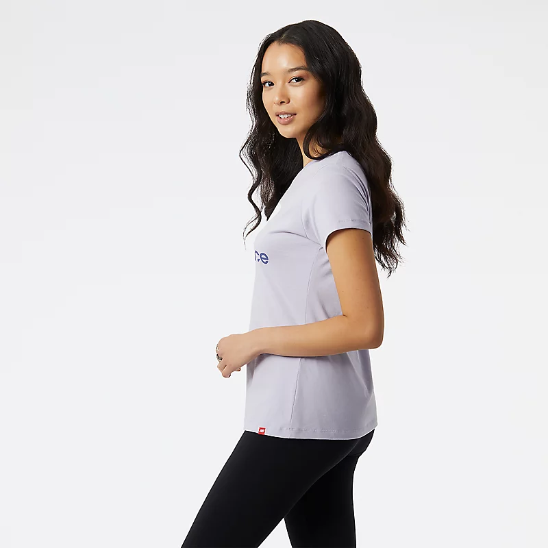 Essentials Damen-T-Shirt mit gestapeltem Logo – GRAU-LILA