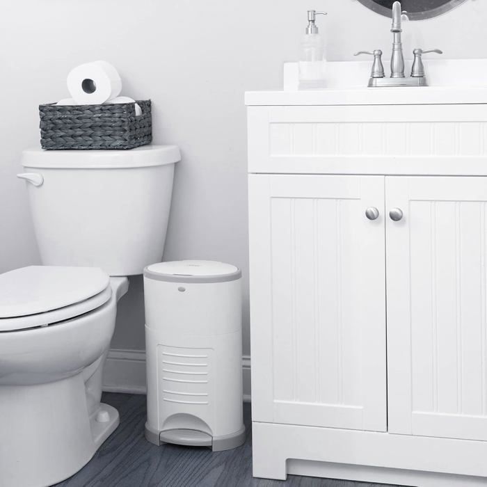 Confezione da 4 sacchi per pannolini che possono contenere fino a 2800 pannolini, compatibili con i secchi Korbell Plus da 26 litri e le ricariche.