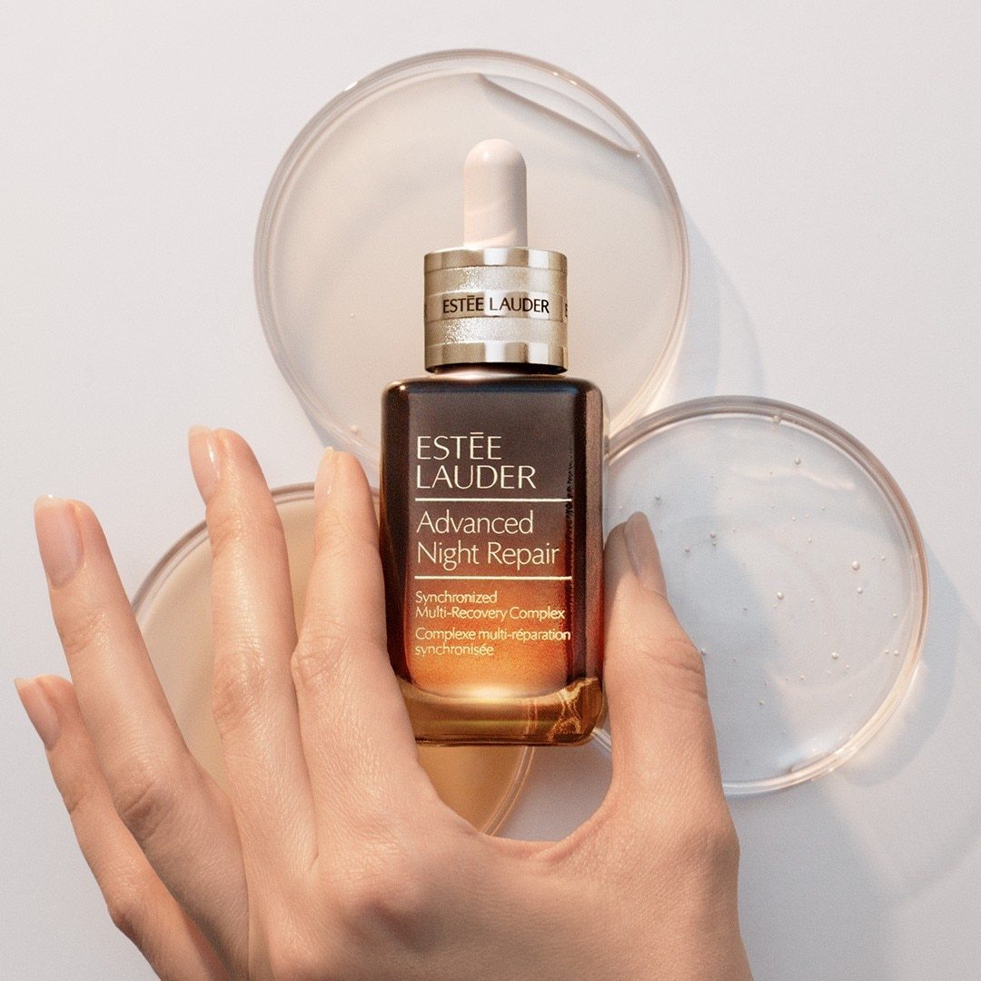 Estée Lauder Anti-Aging Serum Napredni noćni regenerator Synchronized Multi Recovery Complex - 7 ml