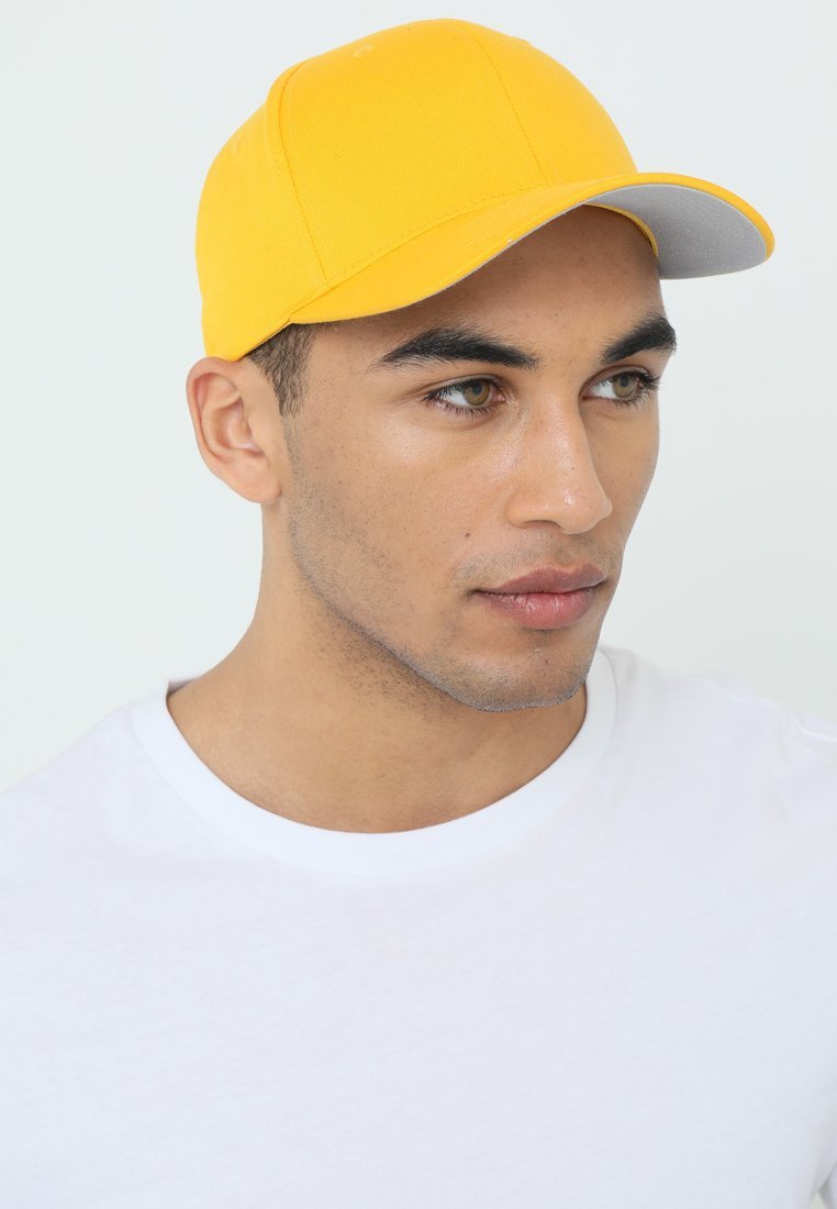 Casquette Flexfit en laine peignée - or