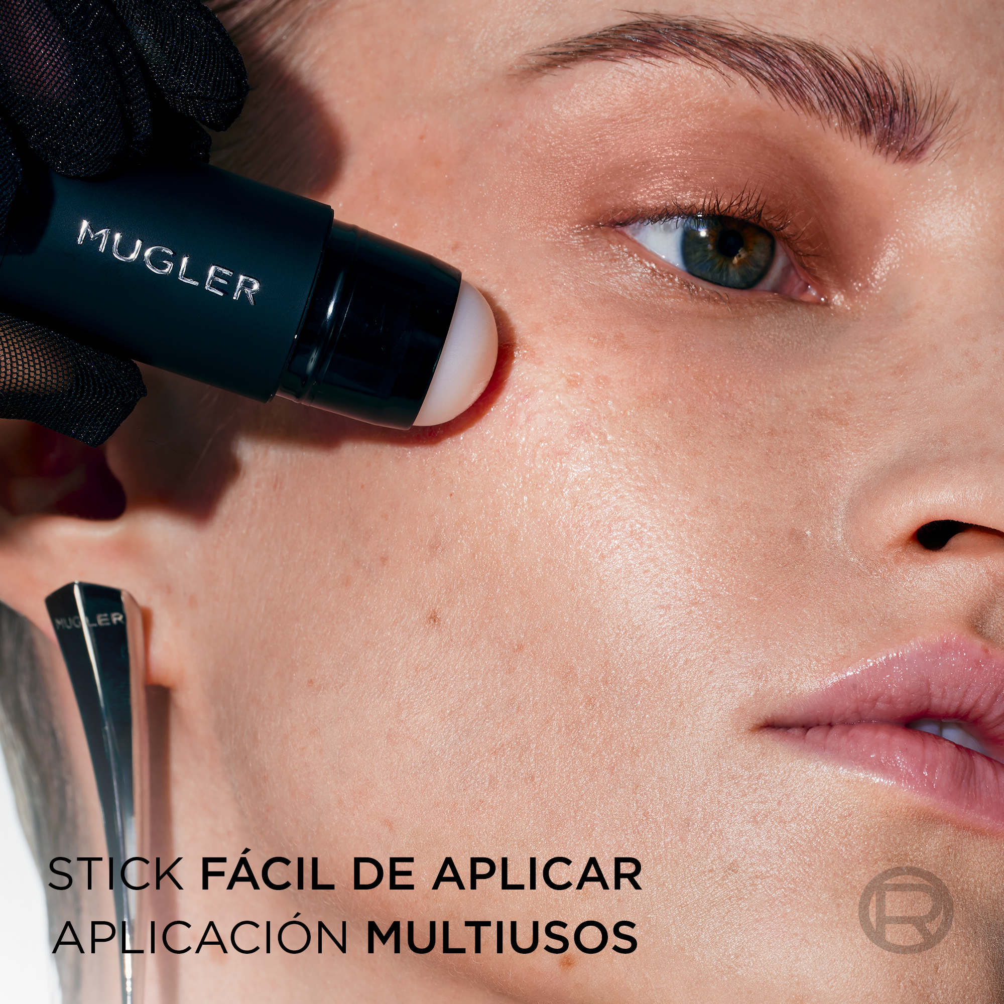 L'Oreal Paris x Mugler Magnetic Radiance Stick marķieris