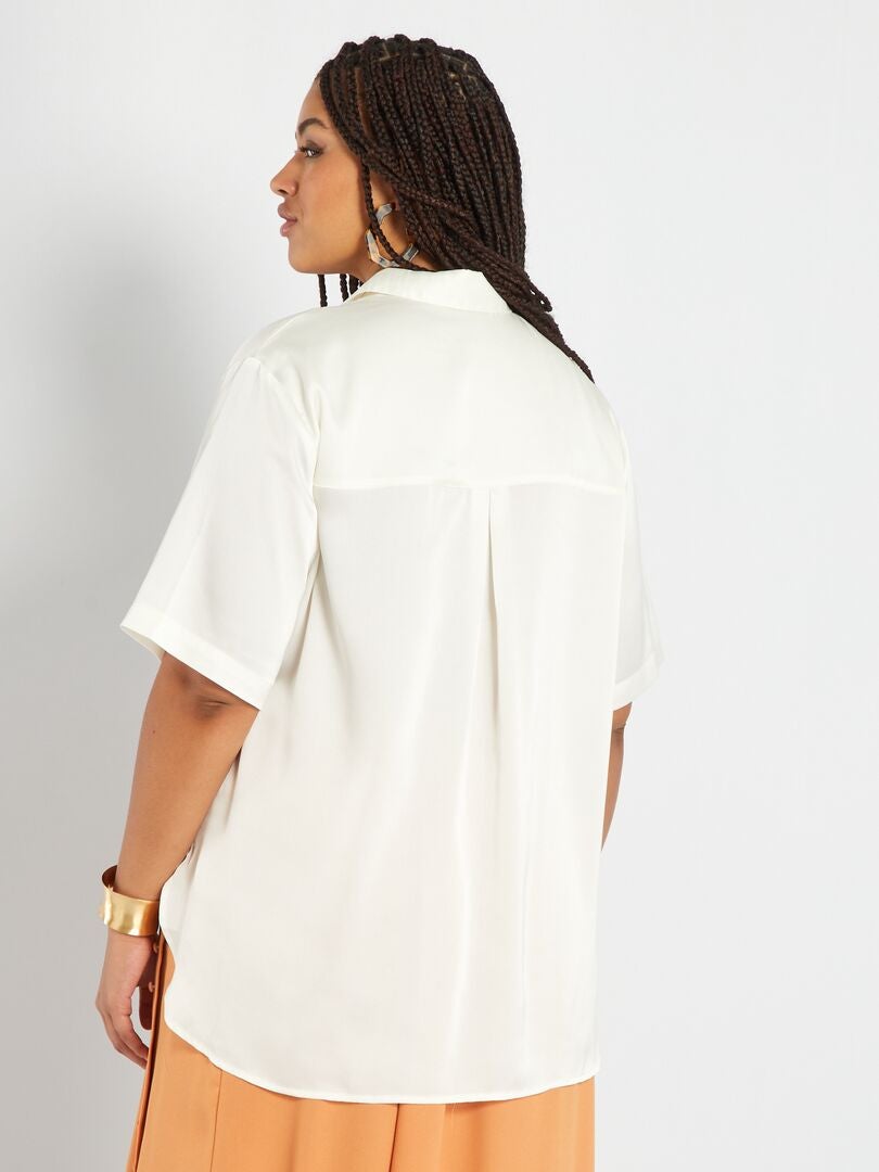 Vestido camisero de satén con cuello italiano - Blanco
