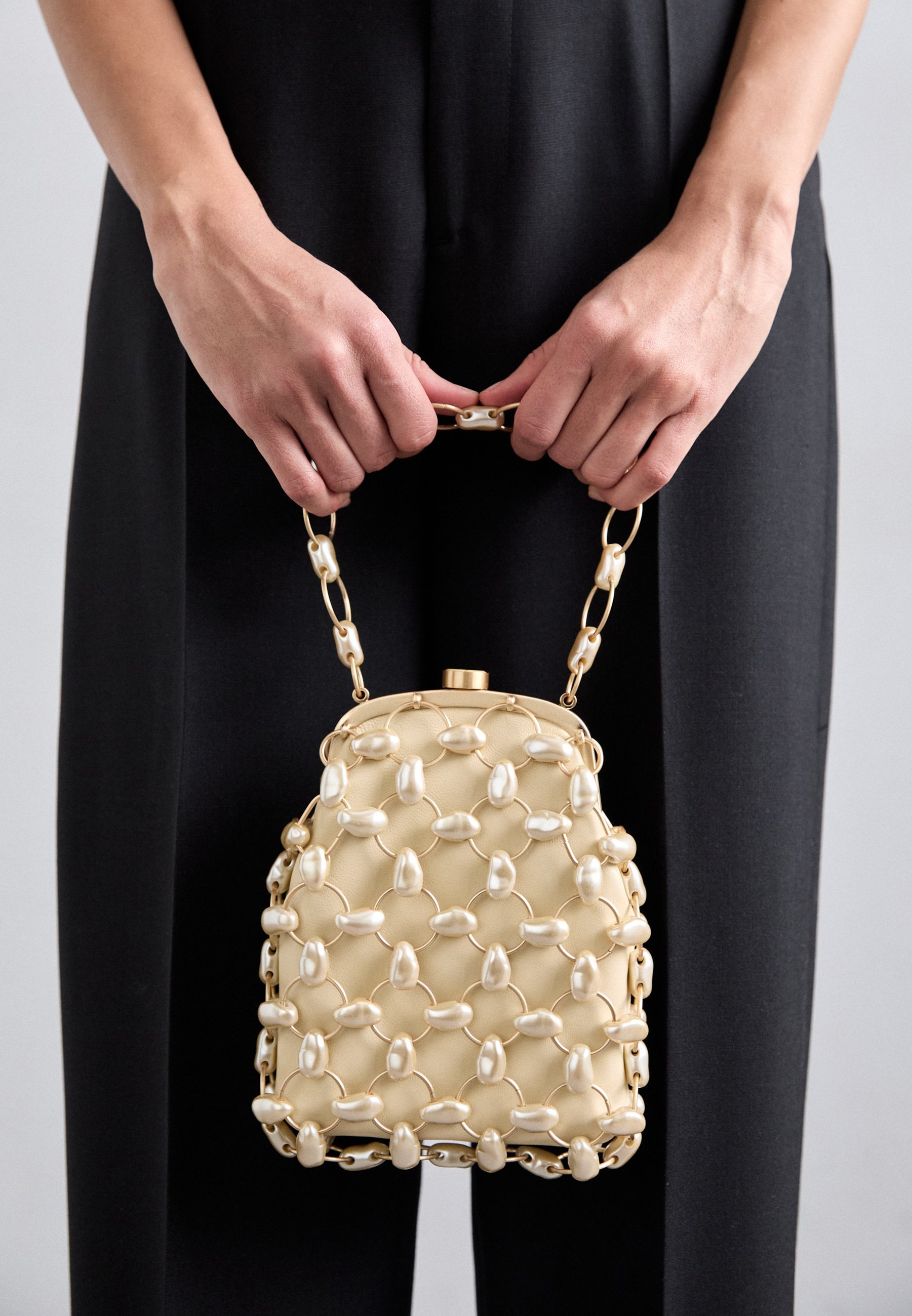 Cult Gaia BRIELLE WRISTLET - Handtas - champagne
