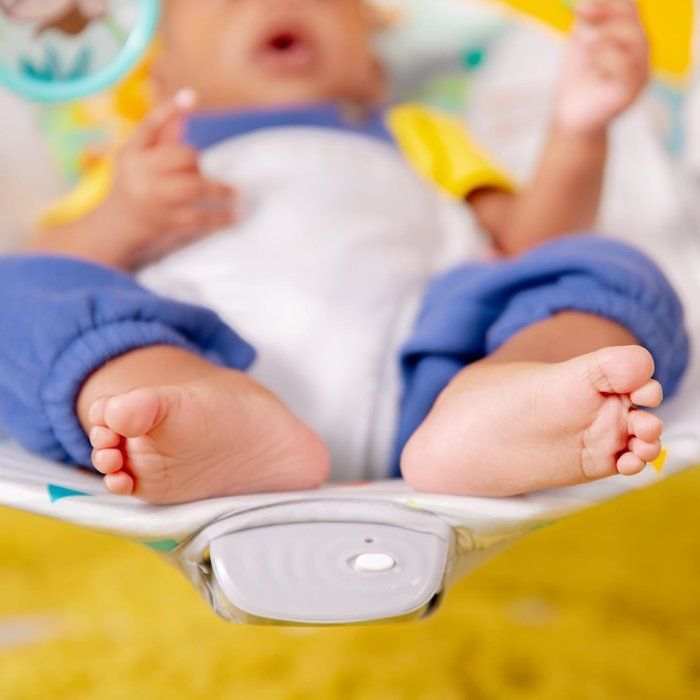 Sdraietta BRIGHT STARS Baby - Safari - Arco con giocattoli rimovibili per lo sviluppo, tra cui uno specchietto per bambini e un'imbracatura a 3 punti.