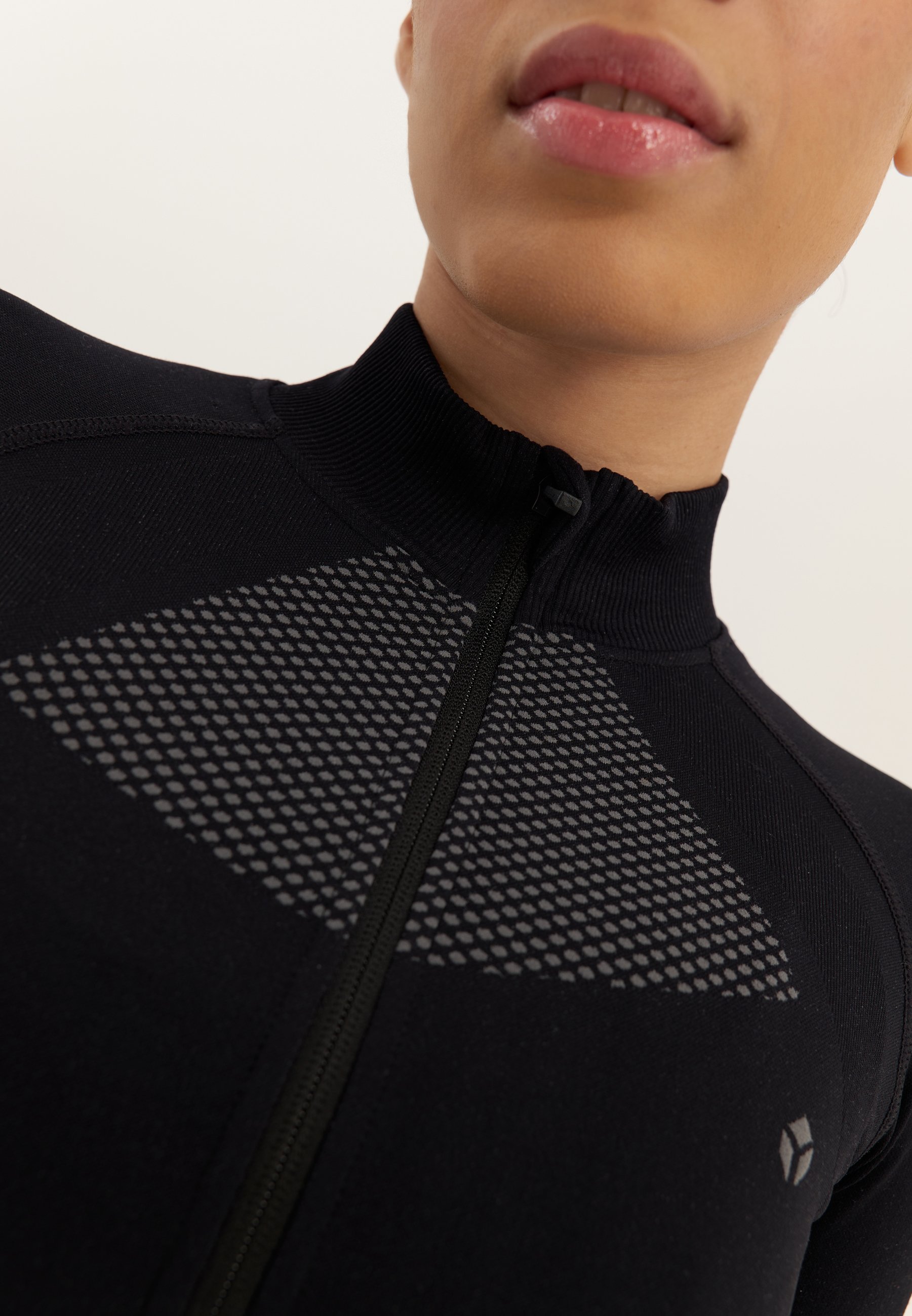 Giacca da allenamento Even&Odd active SUPER HIGH NECK FULL ZIP SEAMLESS TOP WITH CONTRASSEG PANNELLING - nera
