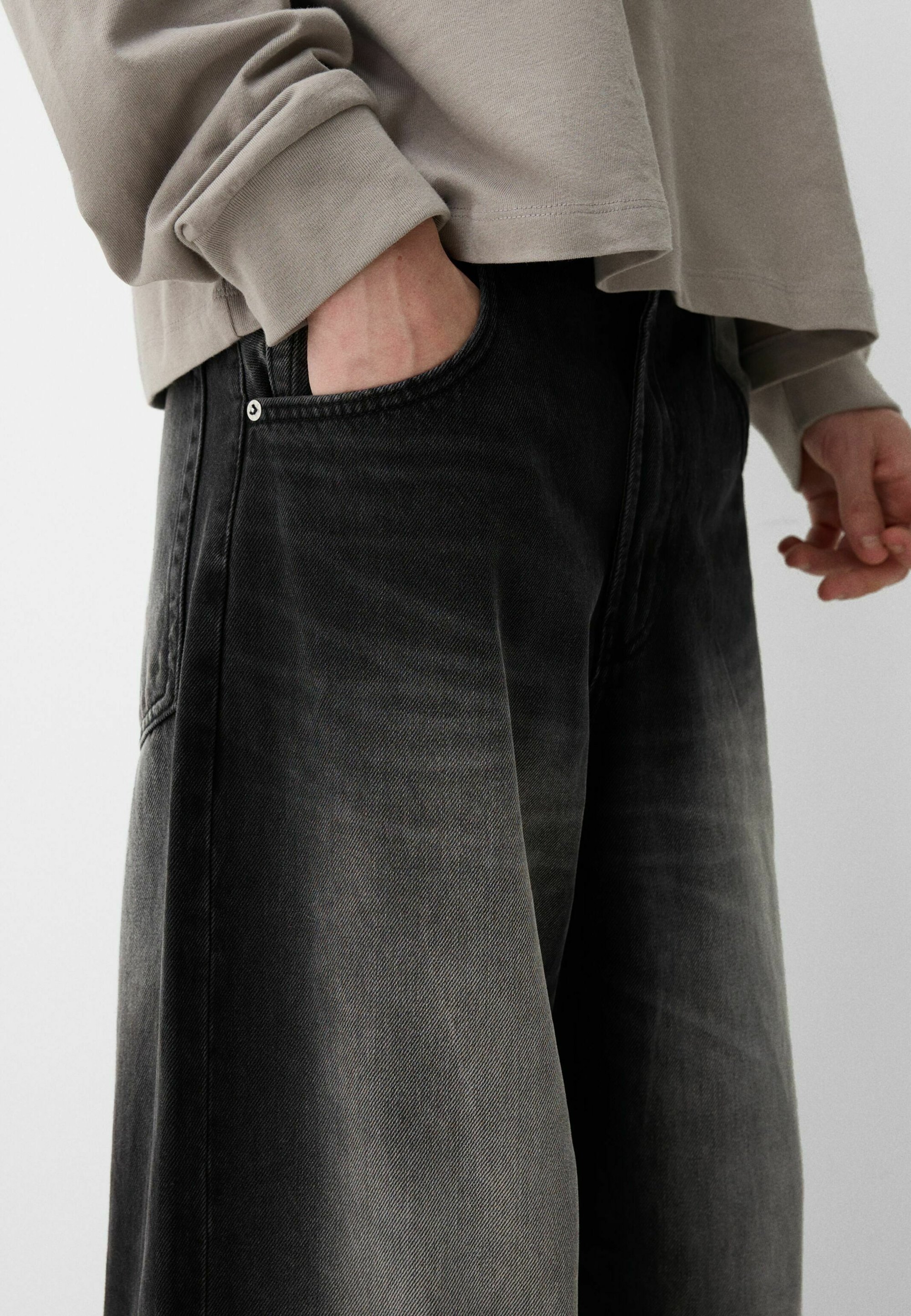 Bershka SUPER BAGGY - Losse jeans - zwart