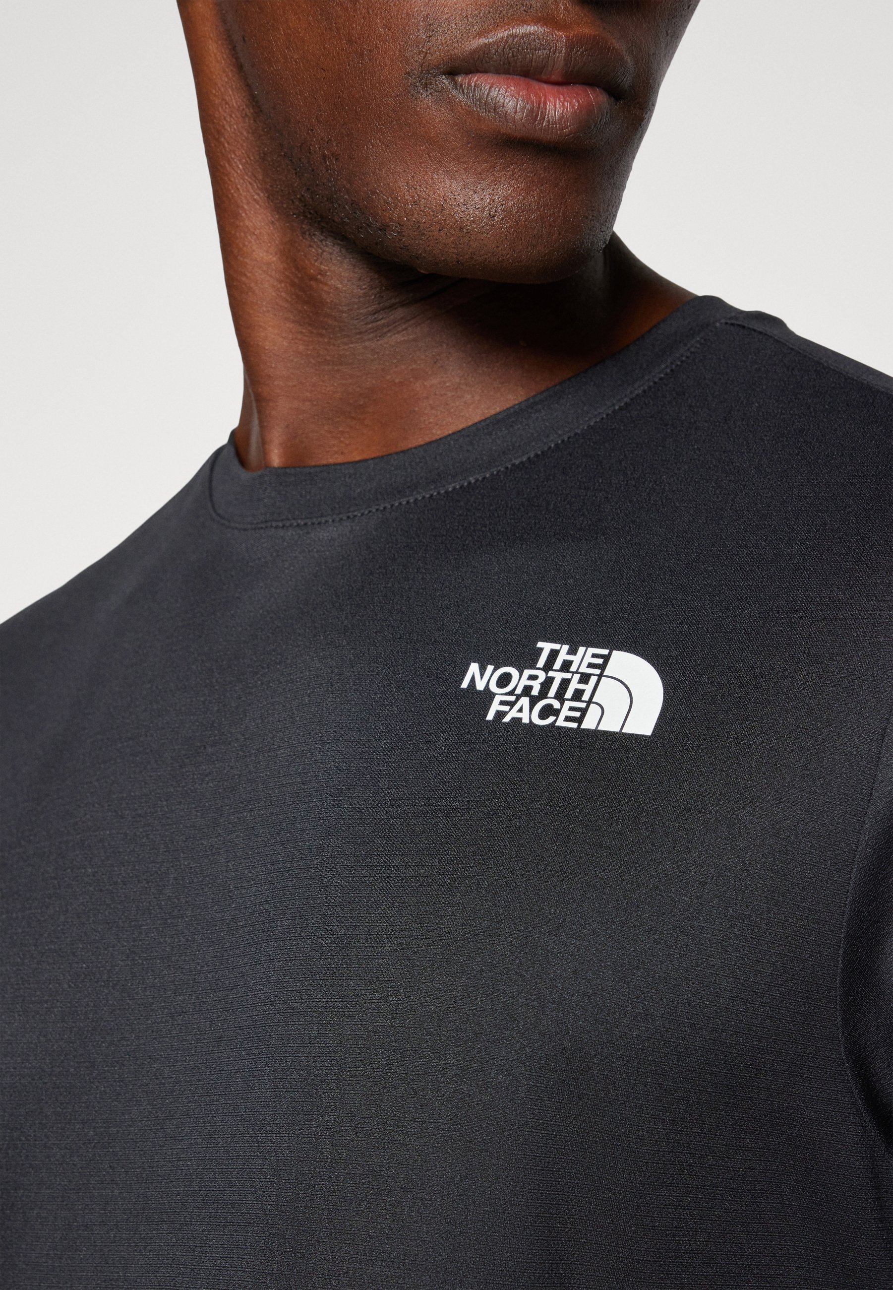 The North Face M 24/7 BOX NSE SS TEE - Spordi T-särk - must