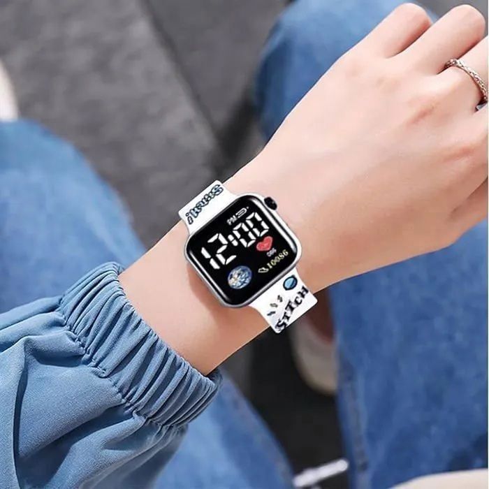 Montre digitale enfant Lilo & Stitch – LED, bracelet souple, design coloré
