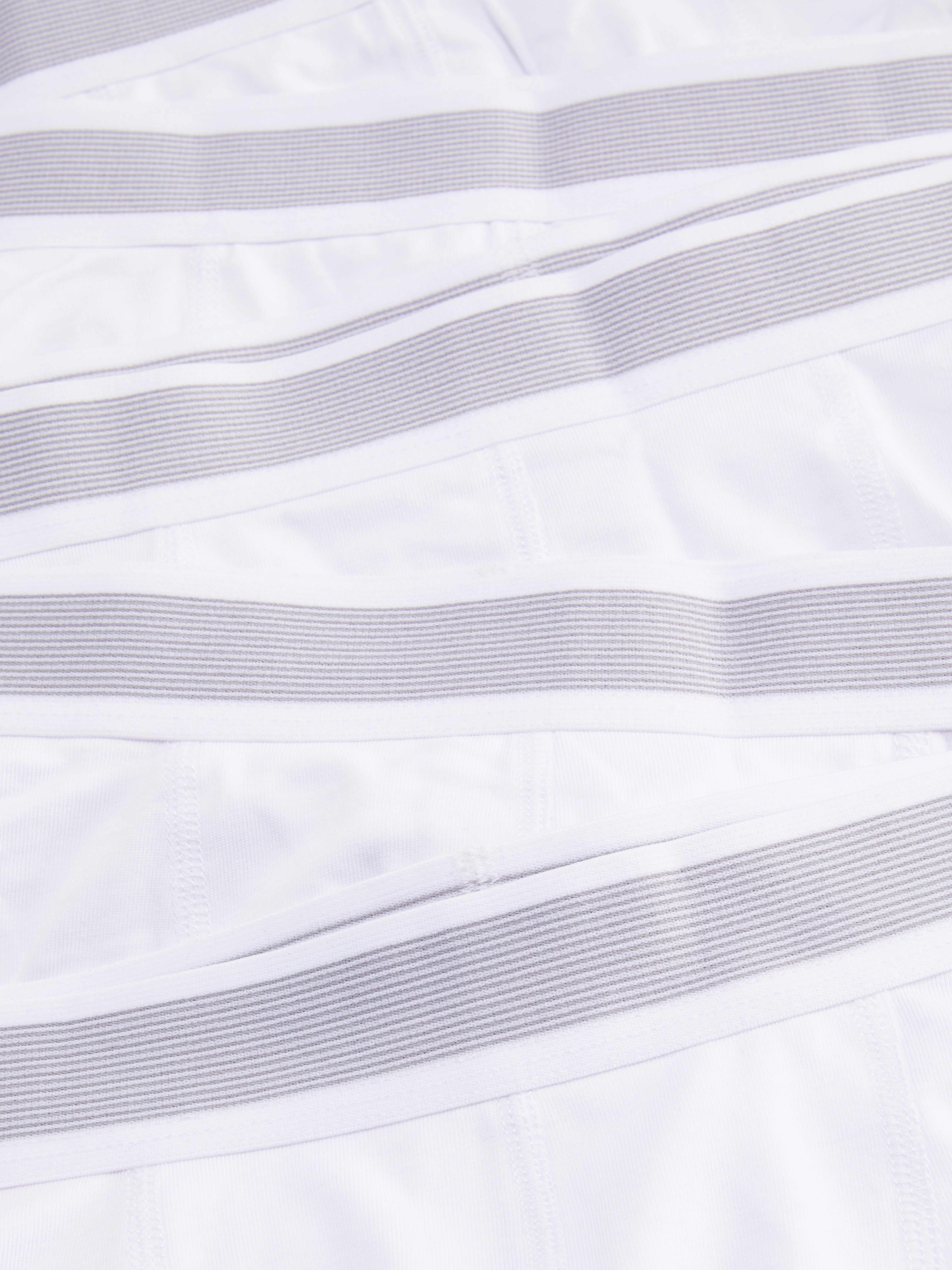 Pantaloni scurți boxer, set de 5. Un pachet multiplu de pantaloni boxer se potrivește întotdeauna în colecția ta de lenjerie intimă.