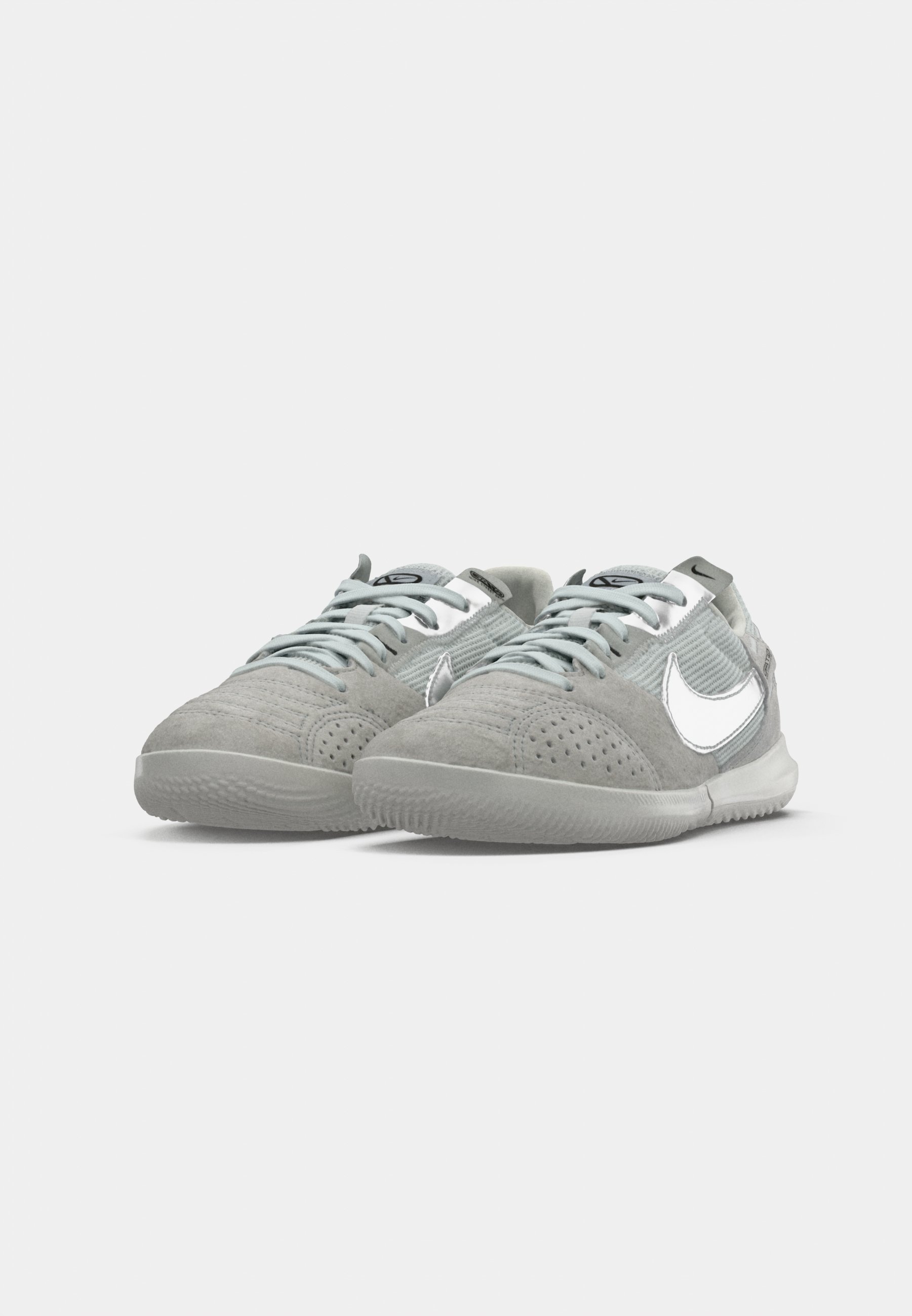 Chaussures de football en salle Nike Performance JR STREETGATO UNISEX - gris fumé clair/argent métallisé/poussière de photon