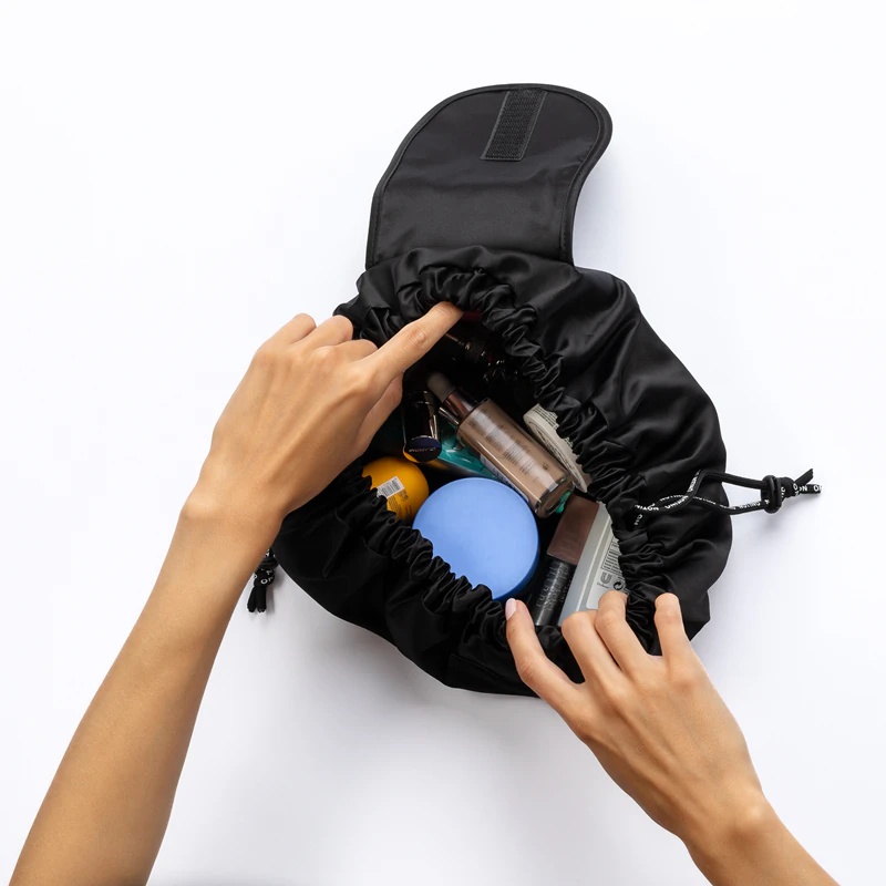Notino Travel Collection aukliņas formas kosmētikas somiņa - ietilpīga kosmētikas somiņa