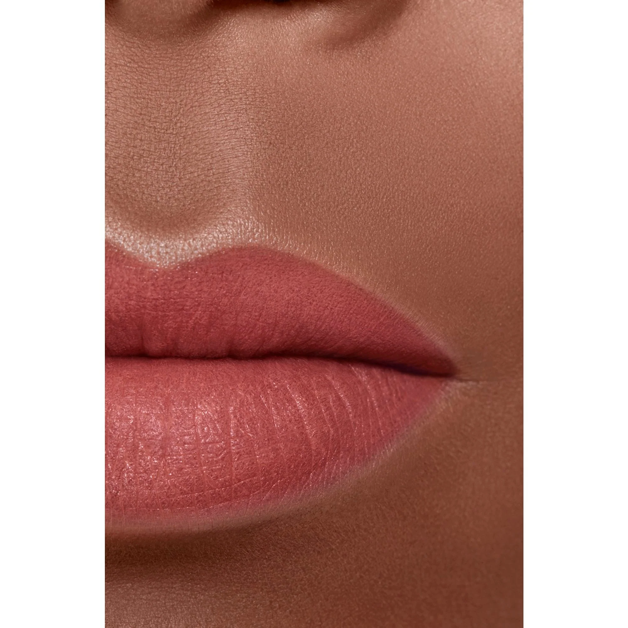ROUGE ALLURE VELVET - IL ROSSETTO VELLUTATO LUMINOSO