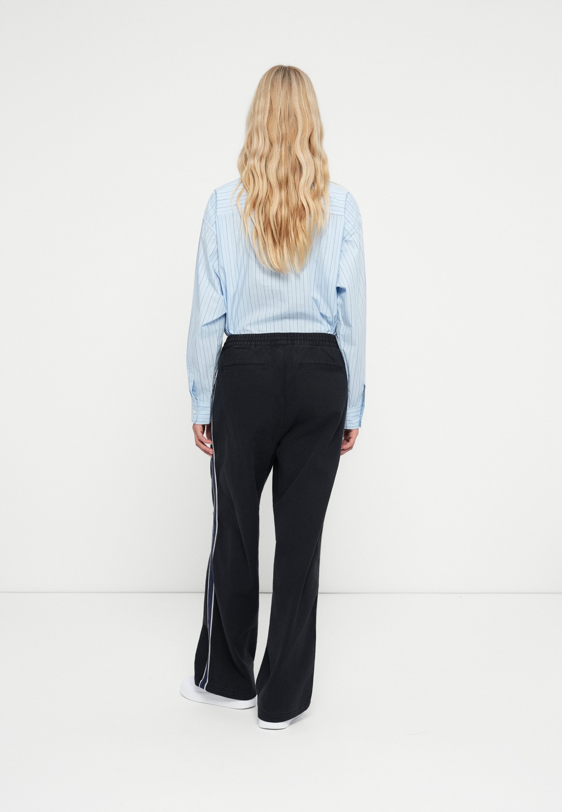 Obey Clothing ASTRID SIDE STRIPE PANT - Relaxte jeans - digitale zwarte verwassen look