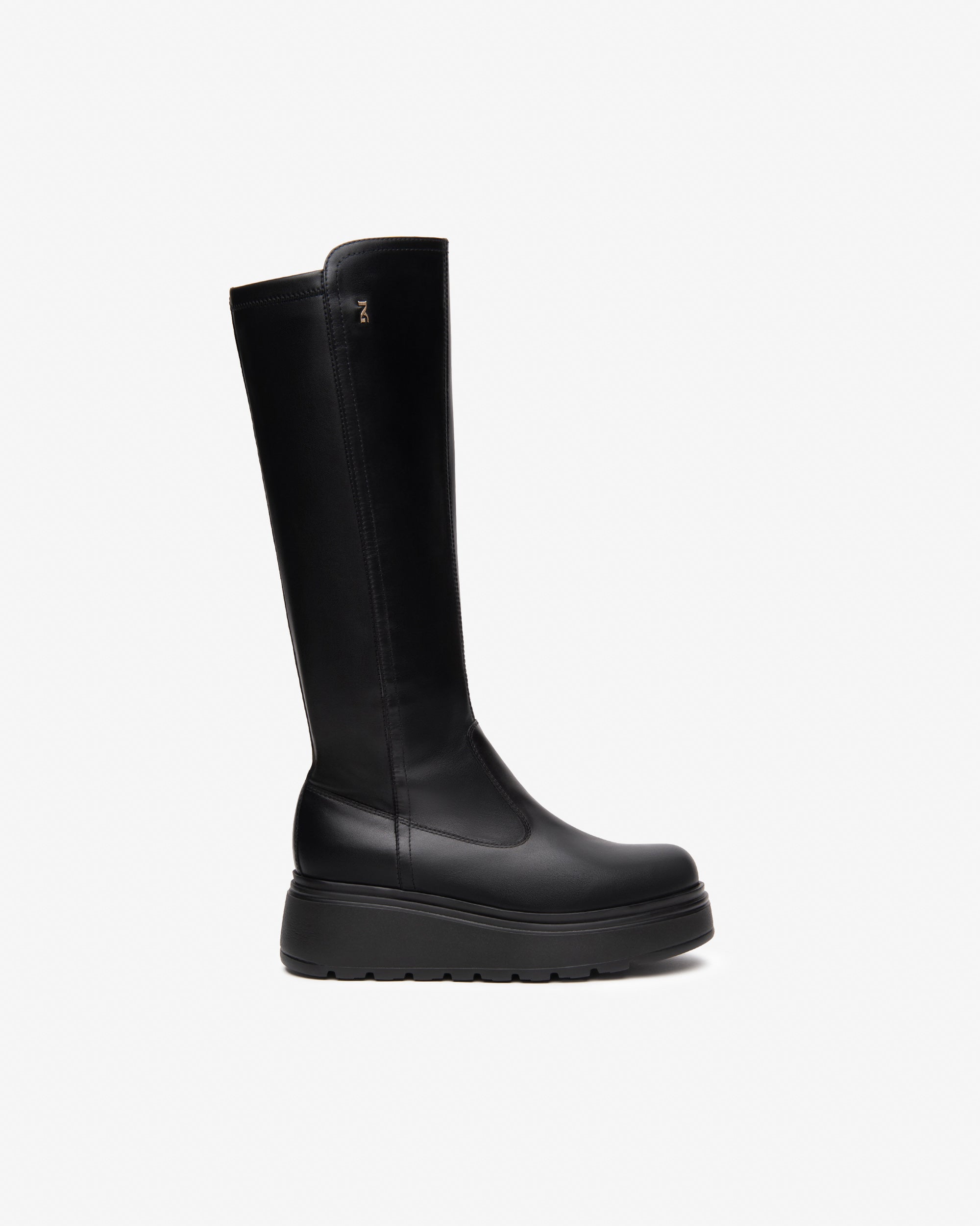  Damenstiefel aus Leder und technischem Material